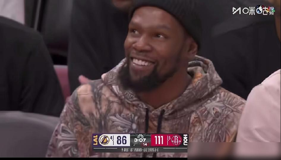 把冰袋死死绑在脚踝上，杜兰特脑子里只有一个念头：赢球，居然比被横扫还让...