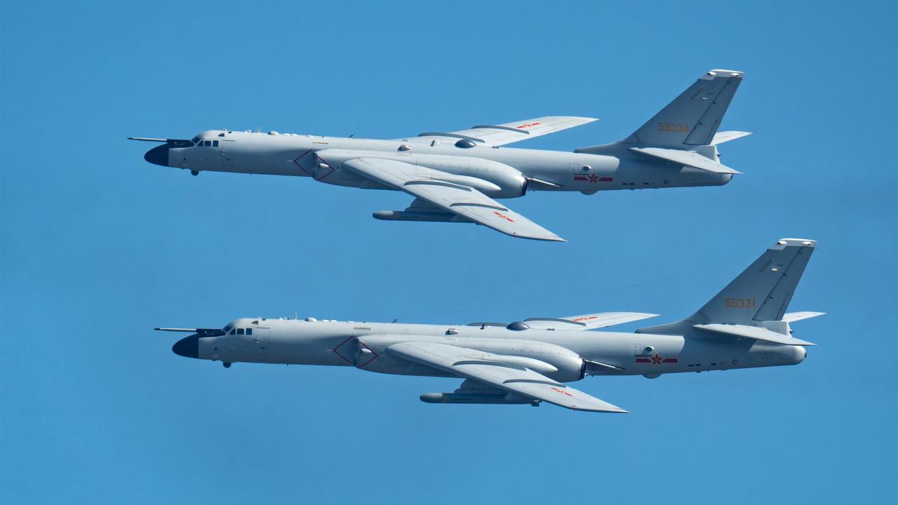 轰-6N代号“雷神”，是西飞在轰-6K基础上改进的远程战略轰炸机，也是该系列首款