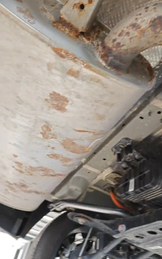 生锈这样正常吗22年6月买的比亚迪dmi，现在开了13000公里㎞赶紧51k