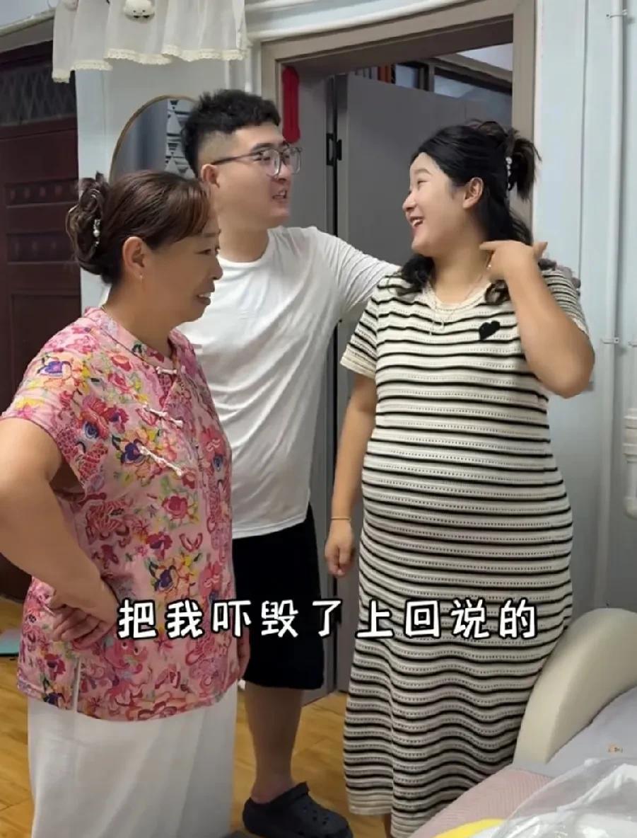 晨晨二胎两天倒计时，一家人高高兴迎二宝。今天凑着二飞在家，鹏鹏和二飞把尿布台，
