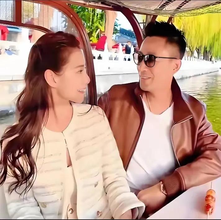 果然霸总都不需要管孩子的吗汪小菲当年和大S结婚后，大S就一心想着为汪小菲生孩