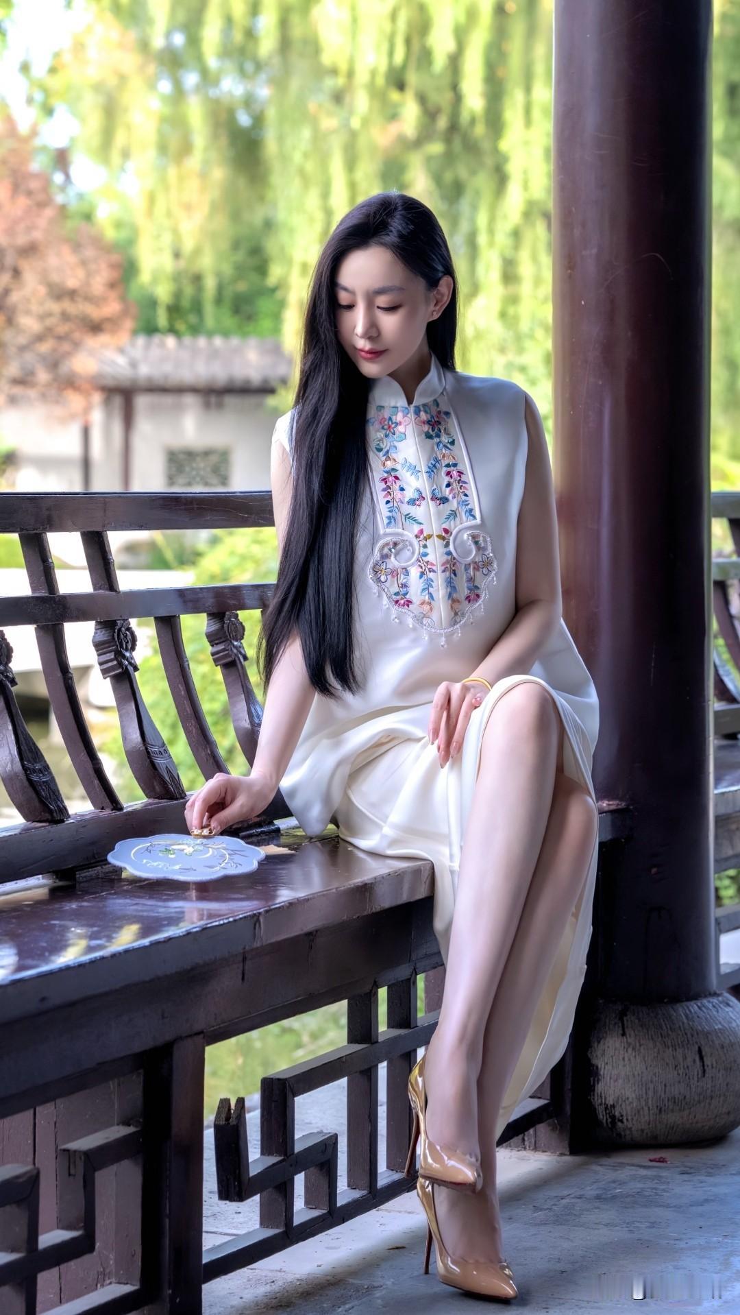古典韵味，悠然自得，白衣飘飘，古风雅韵。