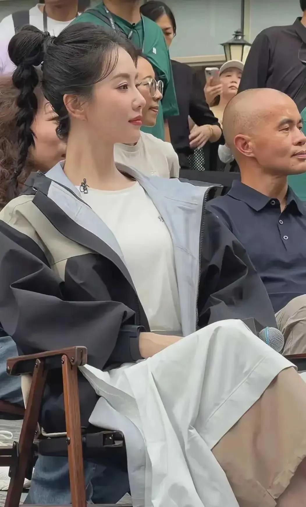 哇塞！刘诗诗都37岁了吗？看着她的穿着打扮跟个女大学生没什么两样啊！关键是刘