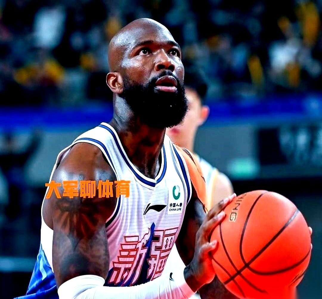 37了。真的37了。新疆队居然要把宝，全都押在一个37岁的老将身上。我第一反