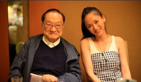 2003年，金庸想去青城山拜访，却遭到负责人的拒绝：青城山不欢迎你！青城派掌