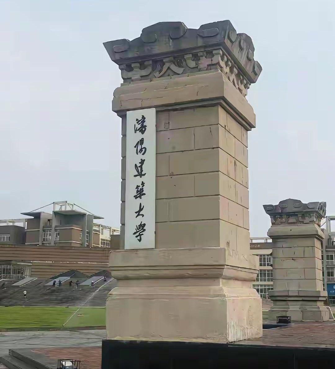 家里出了个大学生，是不是恨不得拿个大喇叭全村广播？我表姐倒好，直接在亲戚群扔了张