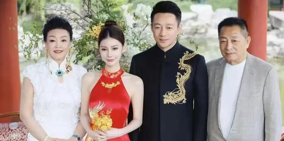 汪小菲二婚直接刷新娱乐圈烧钱天花板！今天北京郡王府四合院被包得密不透风，光场地