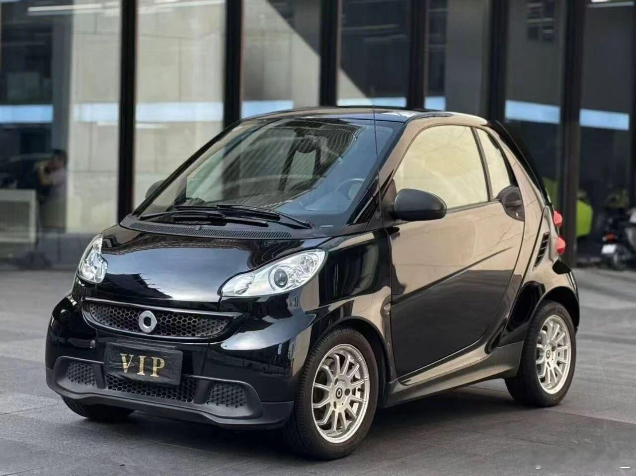 smart官宣两座回归smart的两门可爱小车，要回归了明年会正式推出，也就是未