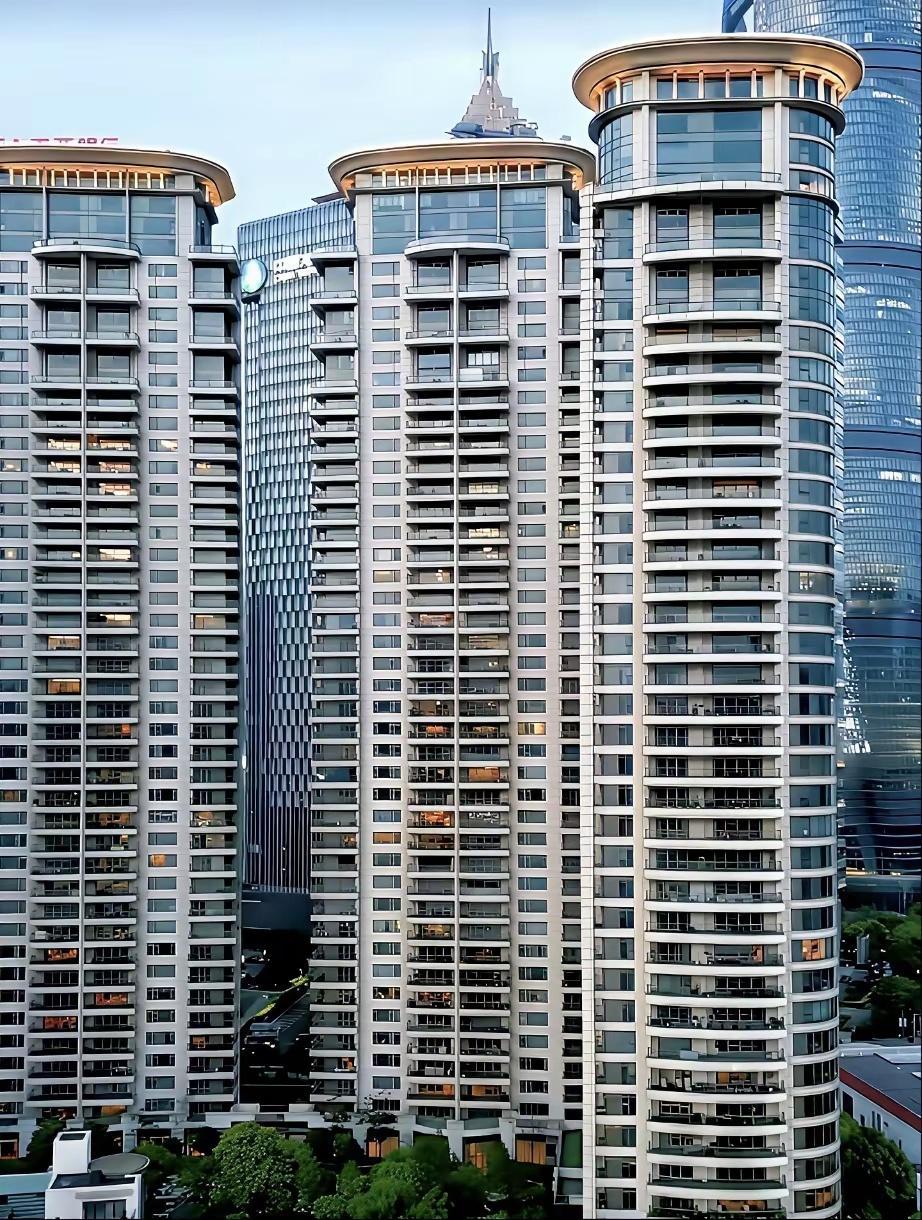 全球顶级豪宅大平层汤臣一品，坐落于上海陆家嘴最好的位置，汤臣一品估计再过一百年也