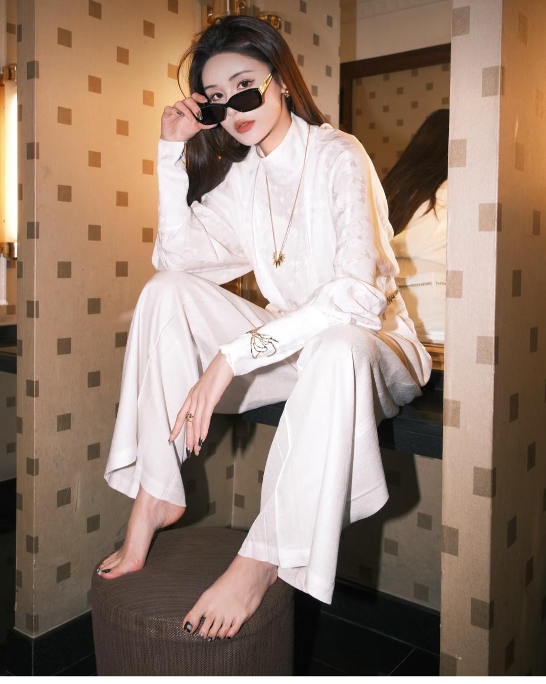 是不是美女的脚丫子都非常好看。