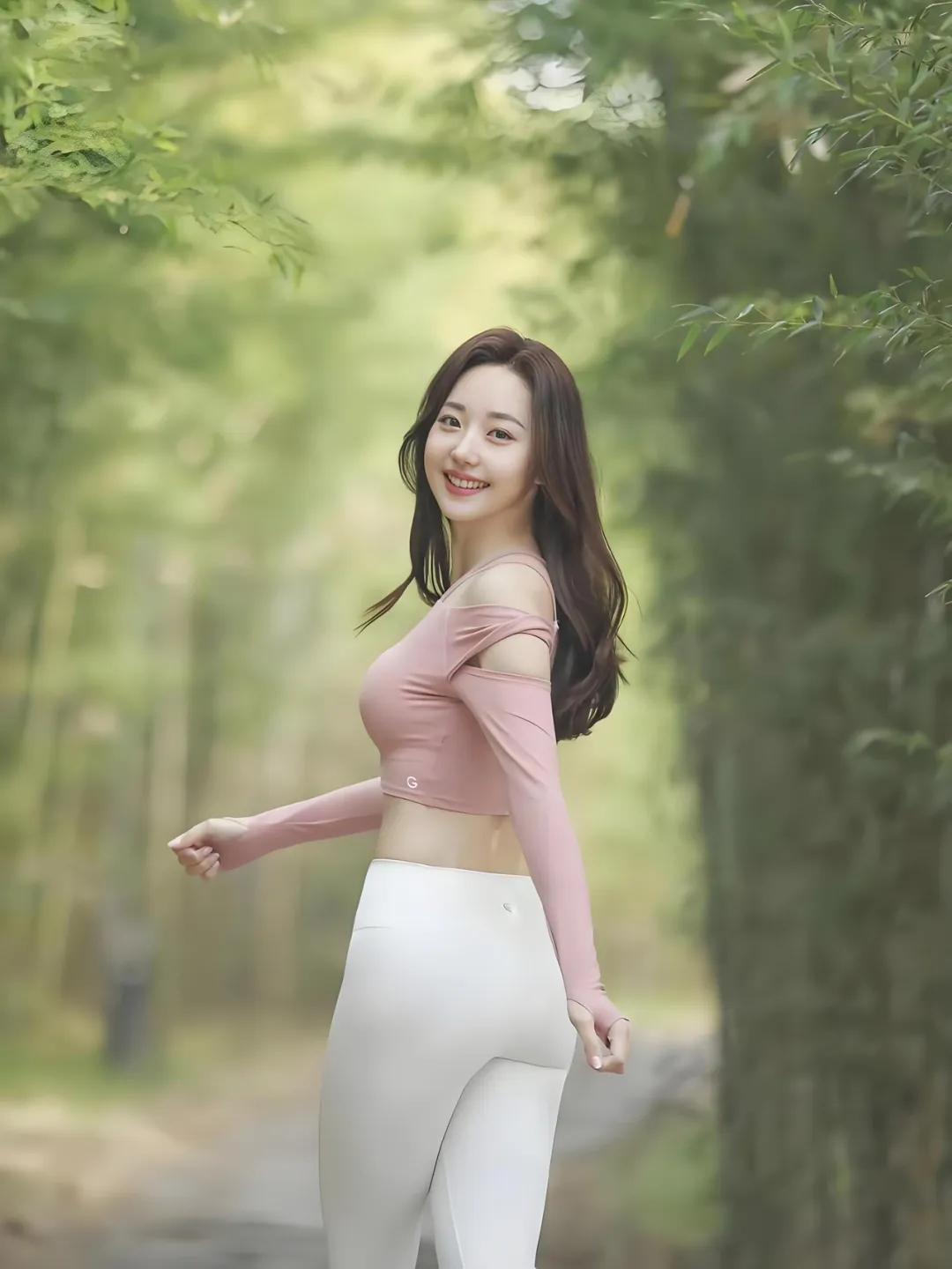 竹林深处笑语频，春光满面映芳颜的。