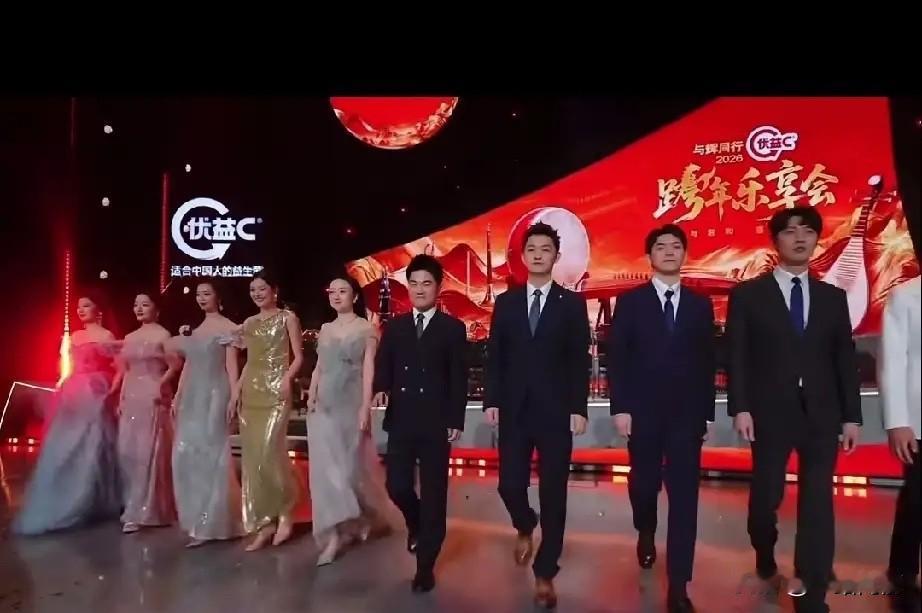 董与辉同行全年销售额飙到200多亿，直接追平了零售界“神话”胖东来的全年营收，这