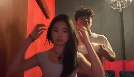 曹格女儿Grace大变样！从“包子脸”到辣妹的华丽转身家人们，娱乐圈的星二代成