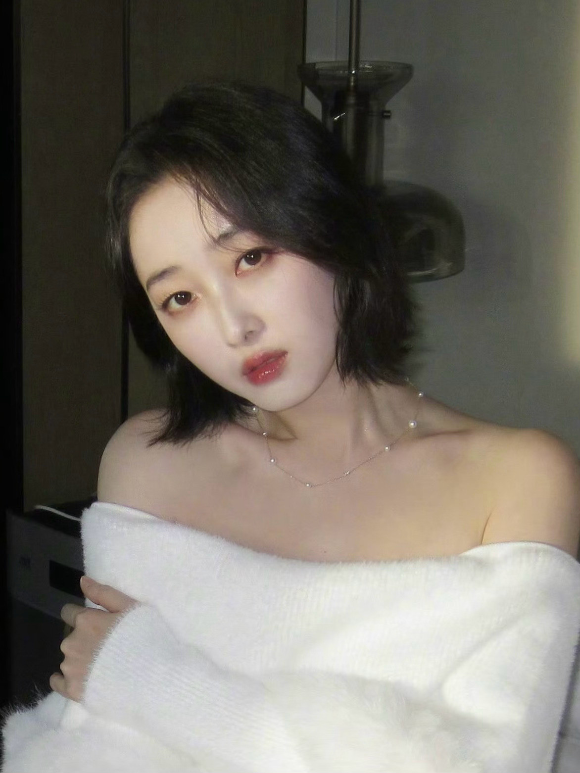 蒋梦婕，白衣柔美，满满的清新气息。蒋梦婕