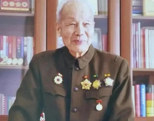 “多亏两只苍蝇，我才能活！”1952年，他被埋地下整整38小时，濒临死亡时，两只