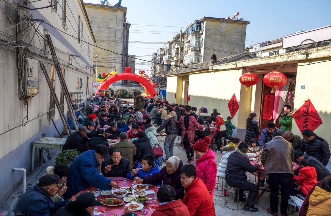 这年过得，我只想连夜逃回城里原本铁了心要待到正月十五再走，现在算下来，我怕