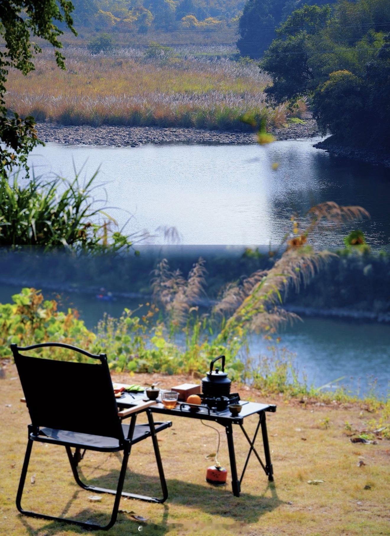 人一生除了赚钱，剩下的时间，要离人远一点。盼你好的只有父母，看你