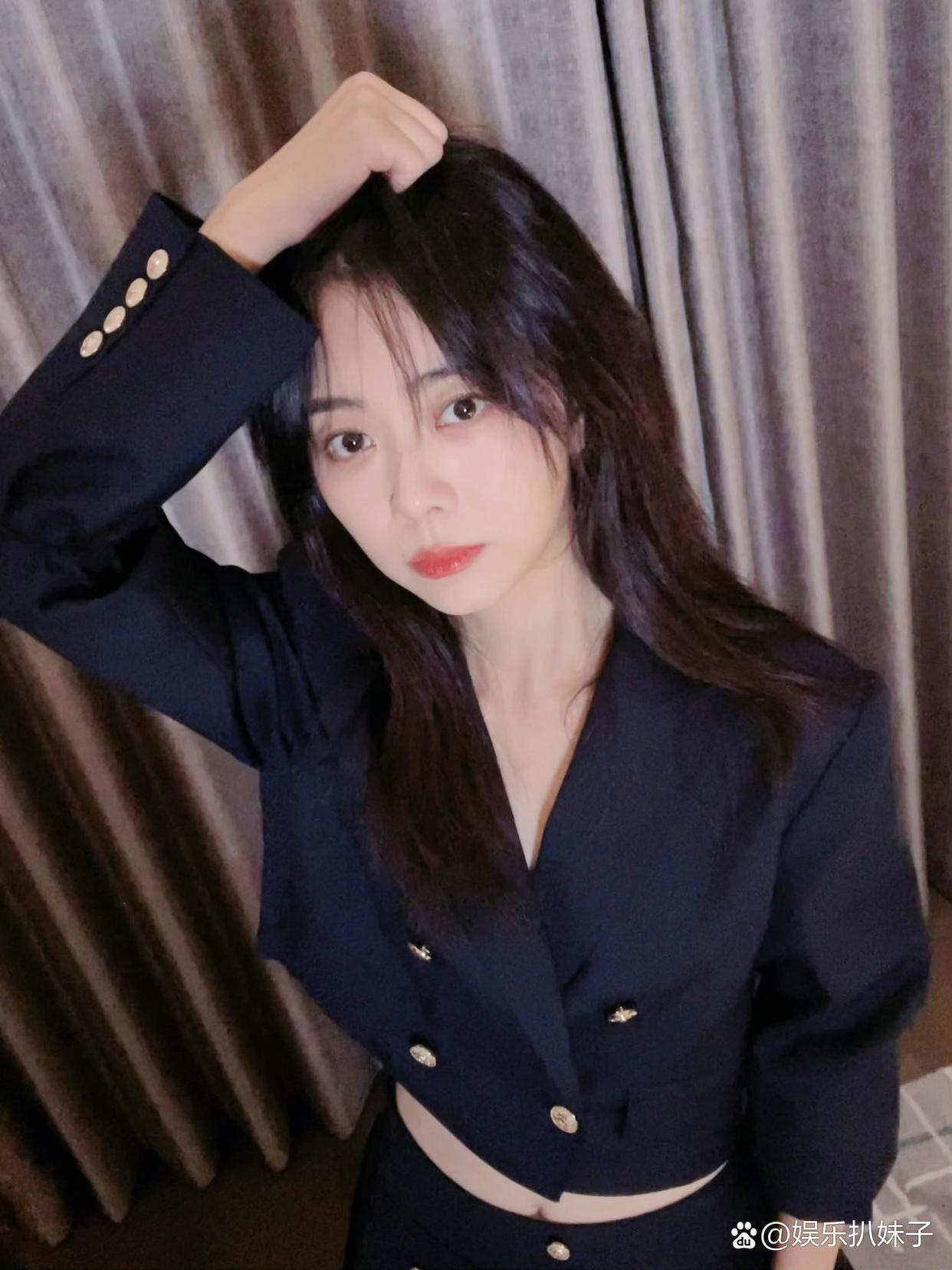 娱乐圈小八卦：1.谭松韵和刘学义没谈，也没啥可能，女方不是单身，感情稳定。2.奚梦瑶以前跟窦骁关系还
