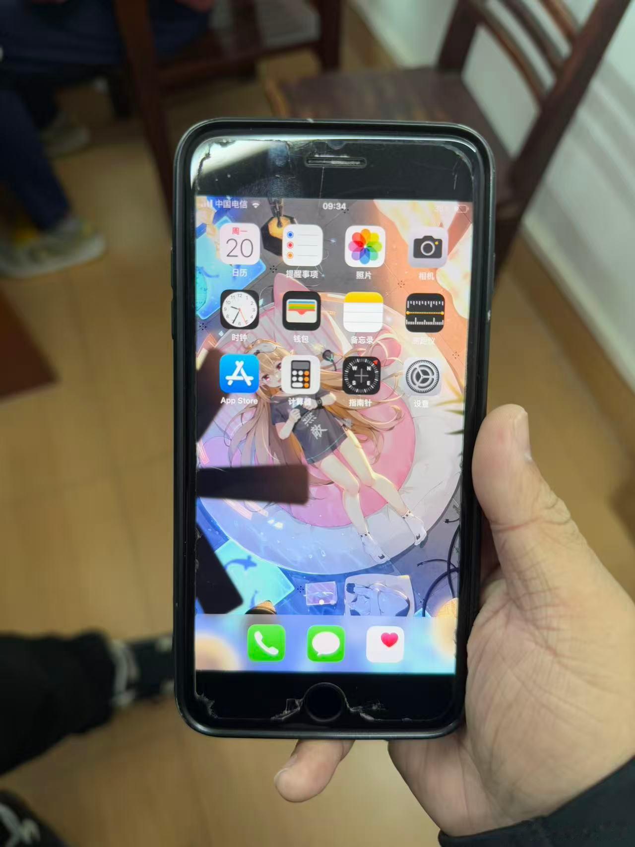 接上条，我有个99年的同事，用的还是2016年上市的iPhone7Plus.