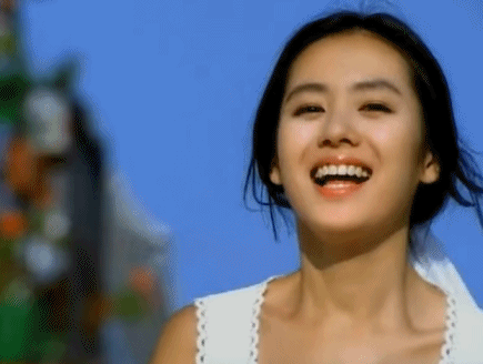 孙艺珍早年拍的一个广告，真美，笑容也太治愈了！