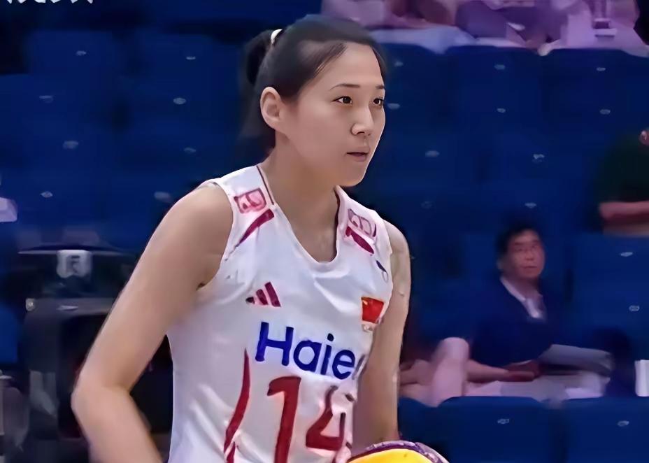 本以为是青铜，没想到比赛中却打成了王者，在世联赛香港站中国女排对阵意大利女排的比