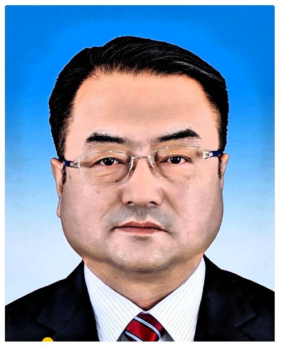 今天刷到一个通报，直接看笑了，也挺唏嘘。看到马建新落马的消息，第一反应竟然是