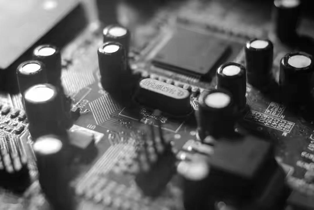 伊朗的内鬼，除了人，还有美国的电子产品。其实某些国家生产的电子产品中，留有后门