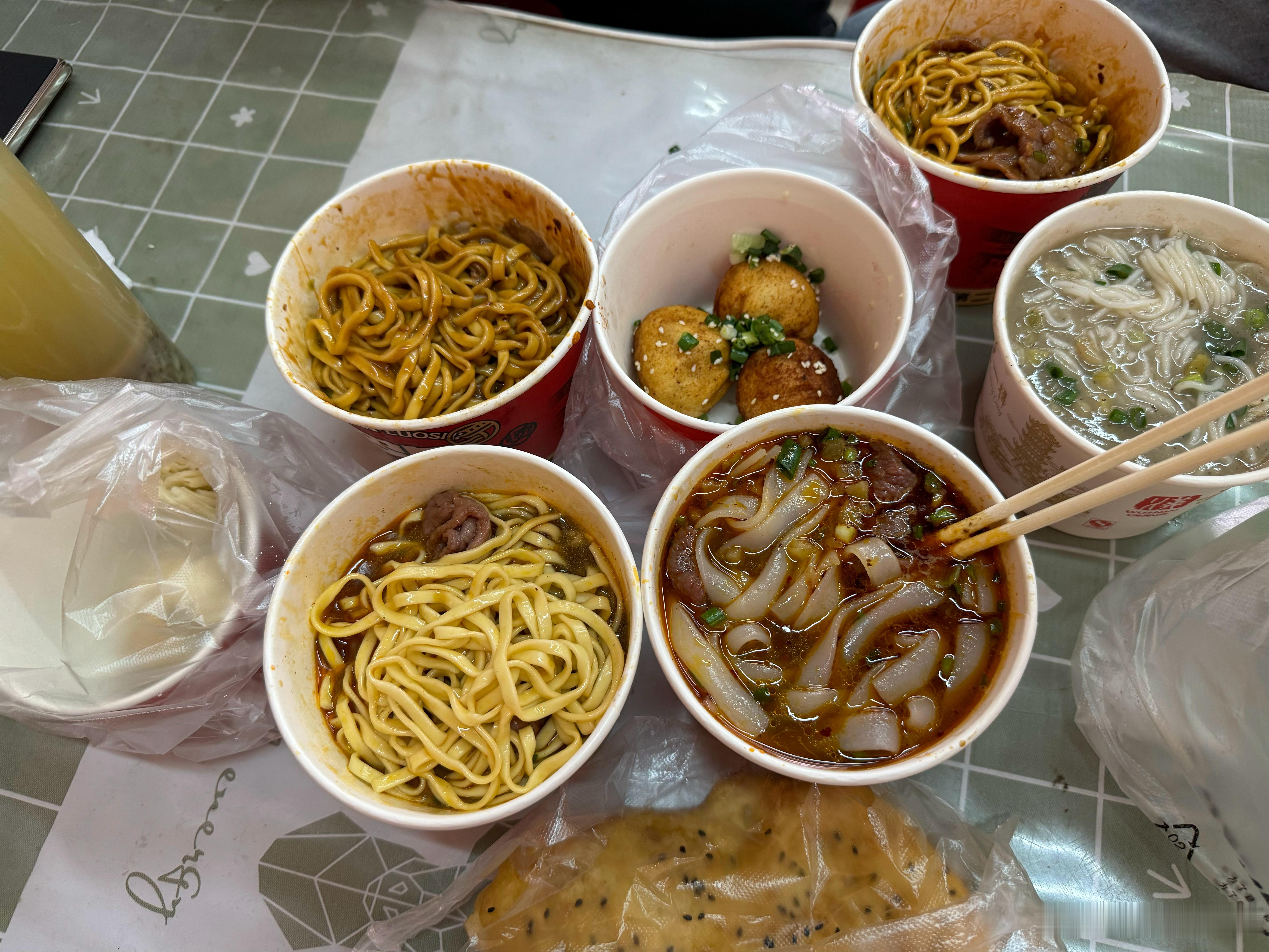 有着全国最丰富的早餐城市，武汉这里吃早餐都叫“过早”“过年”“过节”，“过早”也