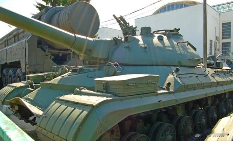 T-10M是苏联军事工业在上世纪五十年代末期量产的末尾一款重型坦克，它被一直生产