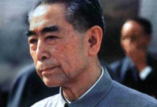 1975年，缠绵病榻的周总理在昏迷中忽然呢喃：