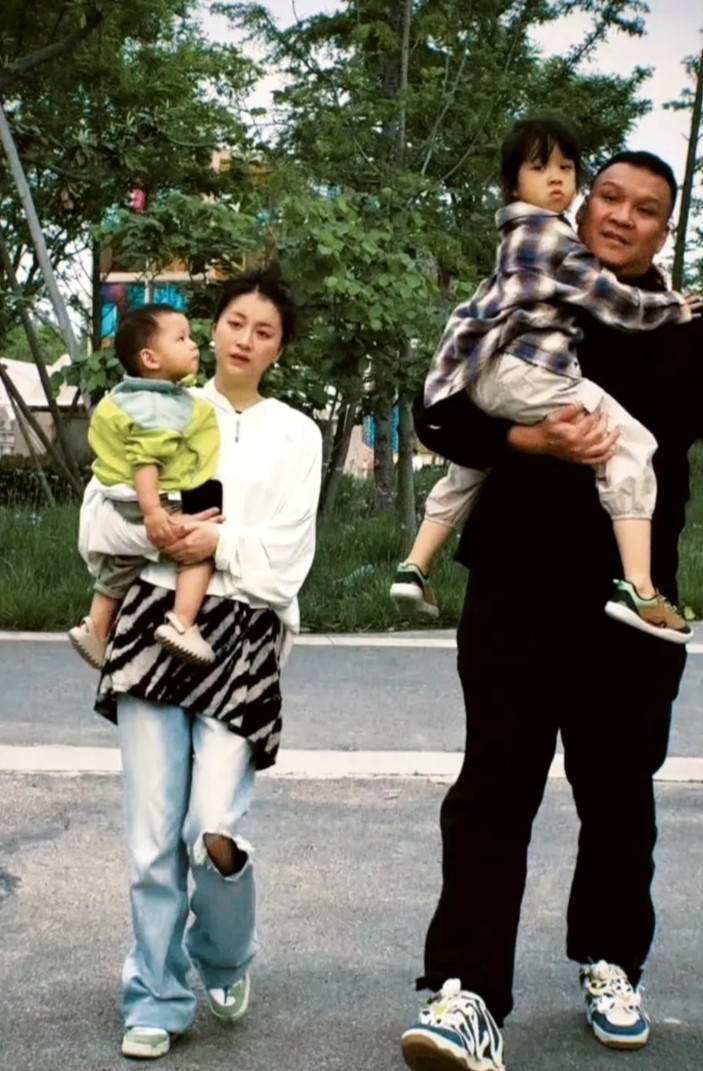 感觉李嘉格下一步要上《再见爱人》了!在综艺节目《是妈妈是女儿》里，李嘉格坦诚妈