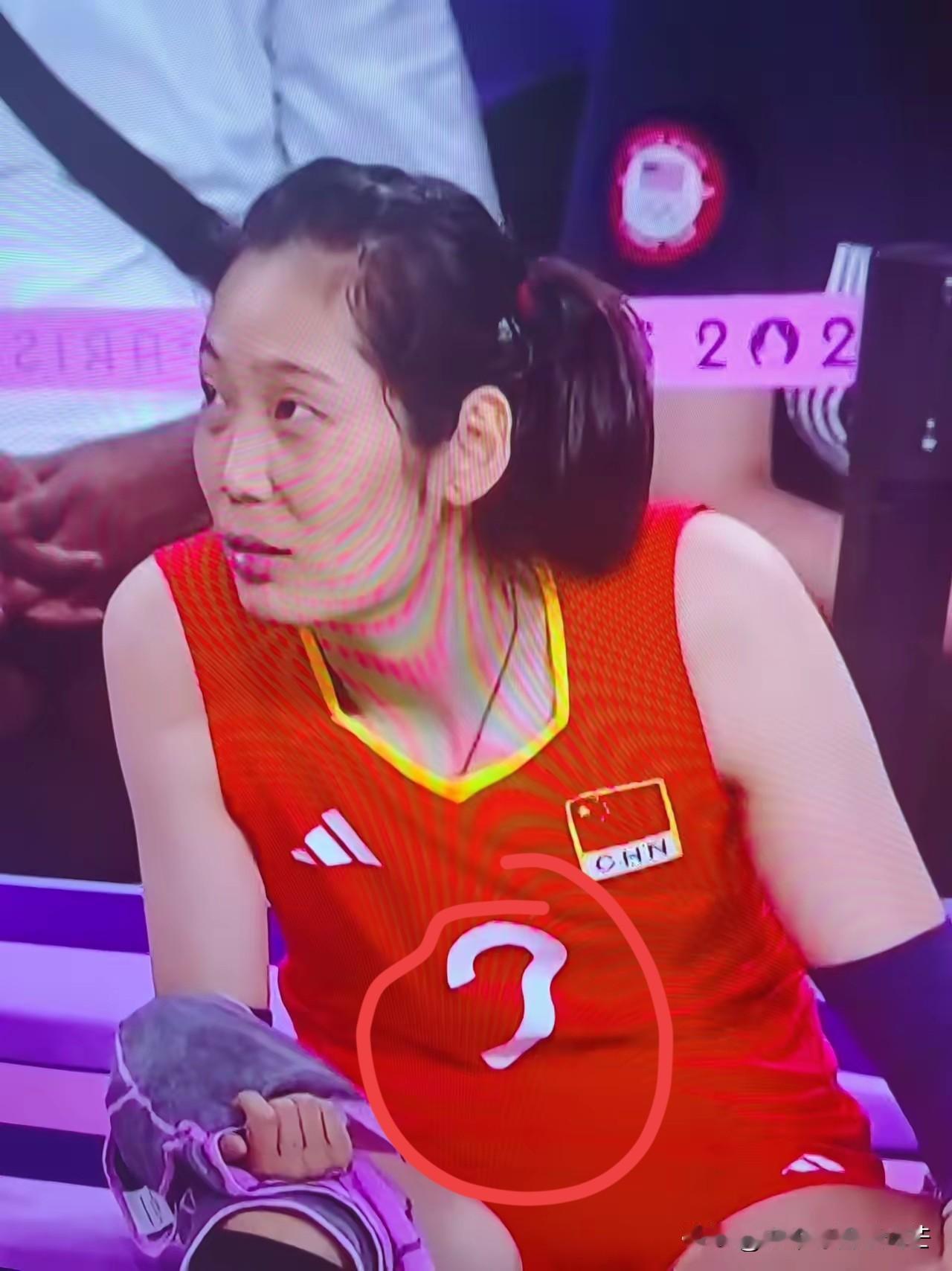 你敢信吗？一支原本算不上强队的河南女排，居然因为一个人的加入，关注度直接碾压了所