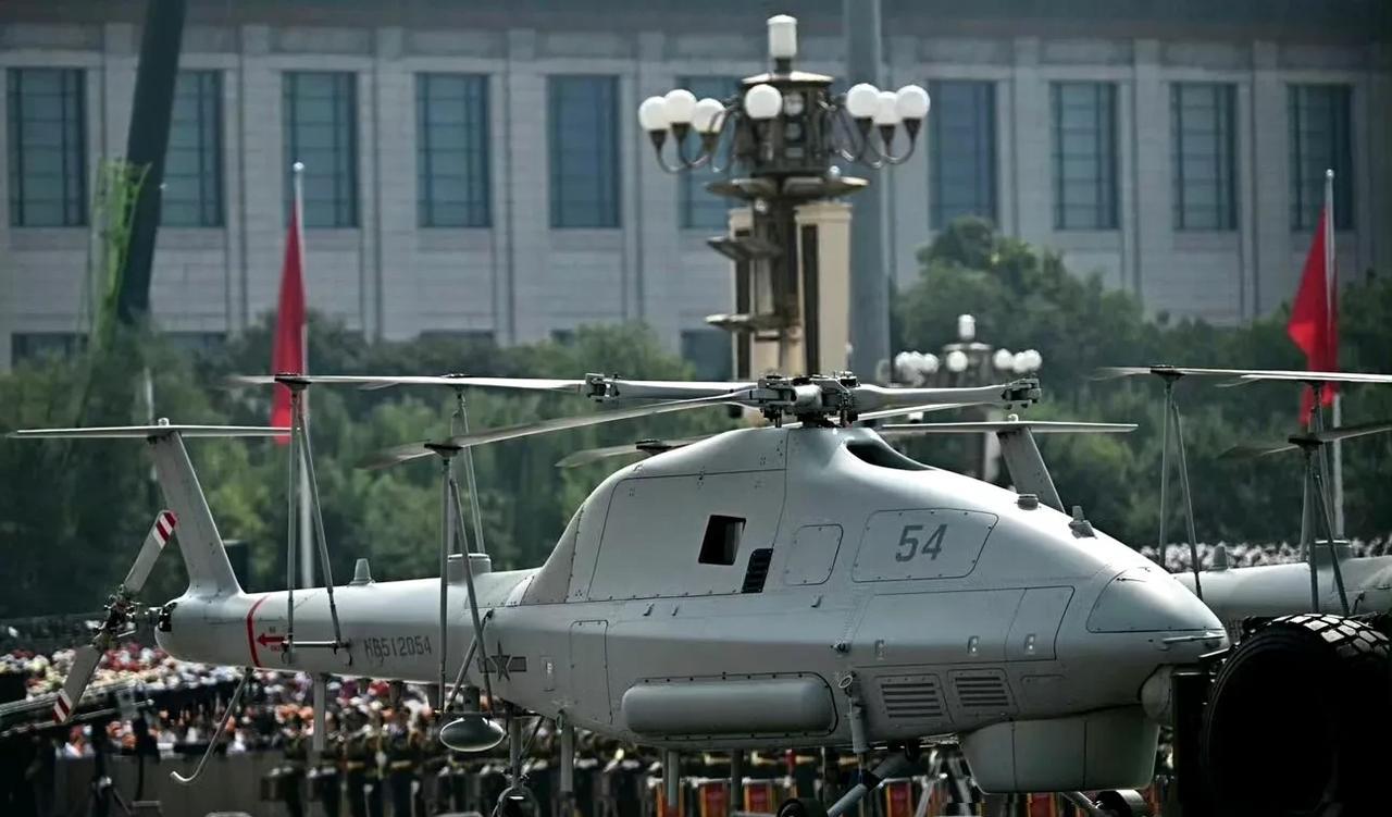 这次阅兵展示的这款无人舰载直升机，全身没挂弹属实有点儿遗憾[无奈吐舌][无奈吐舌][尬笑