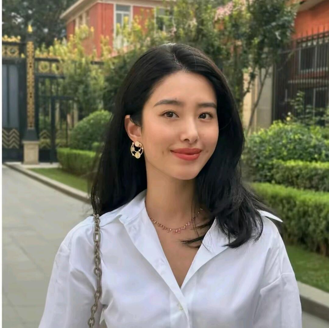 我终于找到杨采钰观众缘差的原因了不是外在条件不好，也不是演技差，而且这个人太