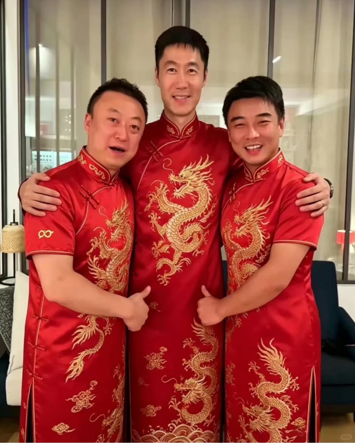 王励勤主席，王皓，马琳指导是国乒大家长——寓意国乒出征伦敦世乒赛旗开得胜！只要