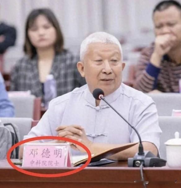 太荒唐了！当了八年的“院士”竟然查无此人，中科院888名在世院士里没有他，741