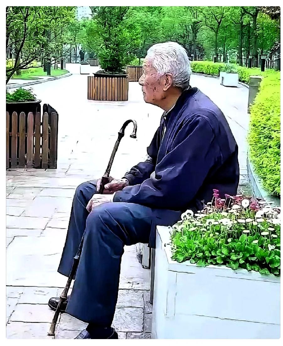 看到条新闻，瞬间无语！87岁的宋世雄，老伴2025年11月在加拿大去世，儿女都