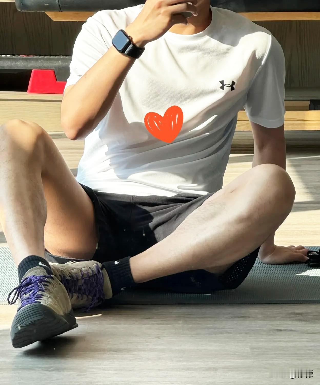 都学学我老公，41岁，两年前体重飙到220斤，高血压、脂肪肝都找上门，爬个三楼