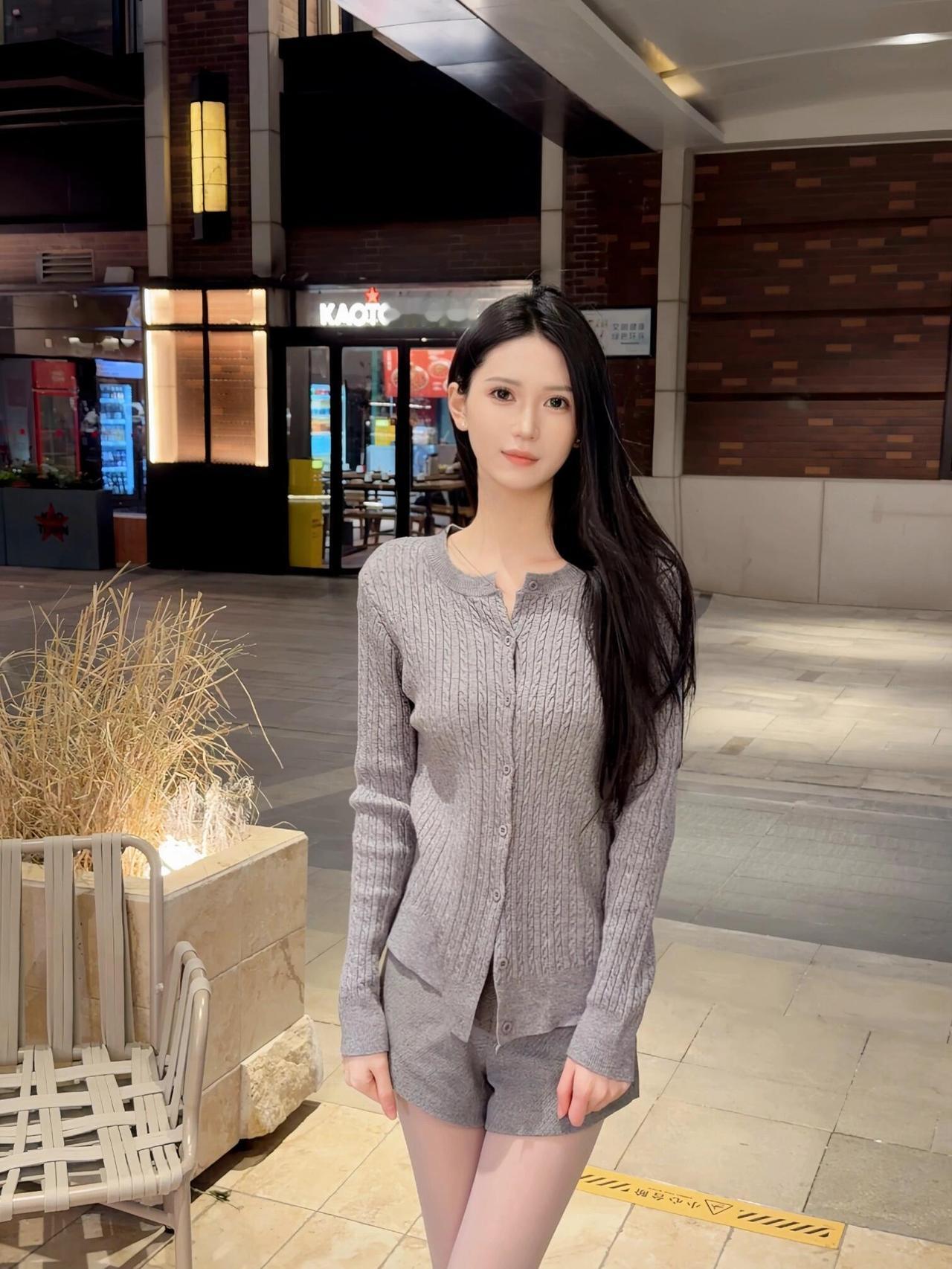 灰色穿搭也很有氛围感呀~