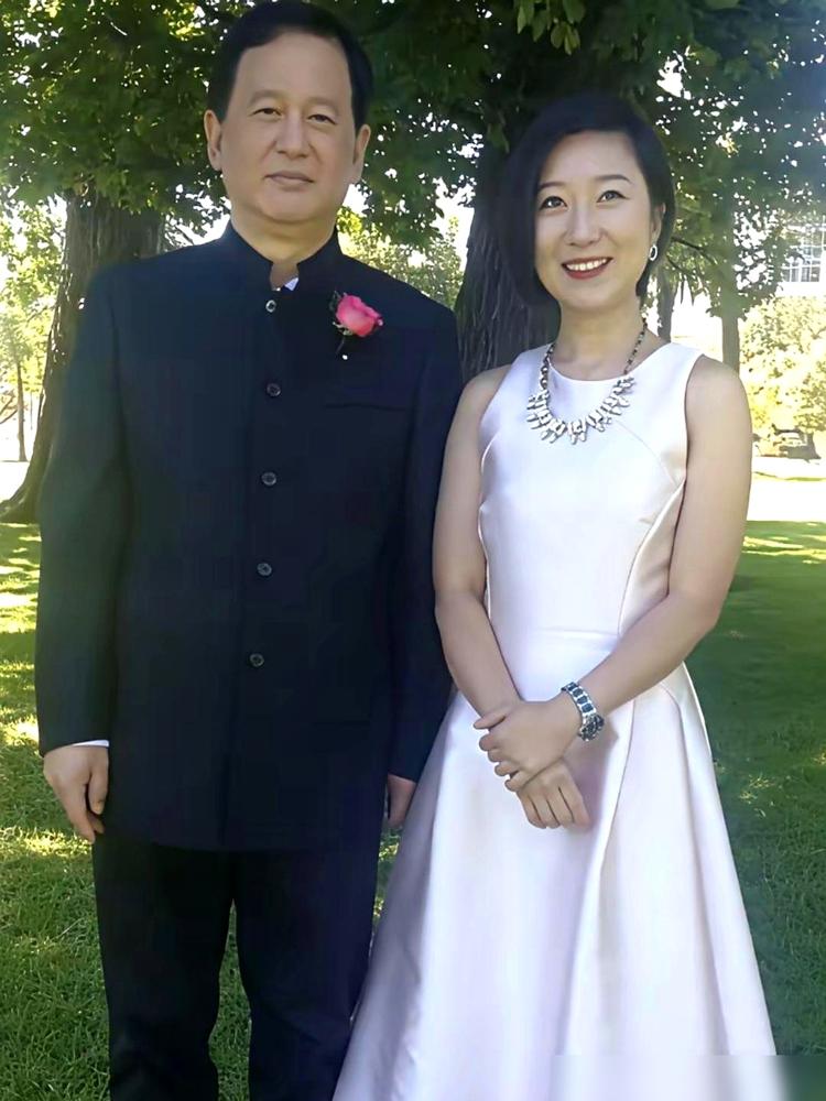 别再吹陈丽华孙女的温婉了。我告诉你，那张人畜无害的脸，才是这个家族最锋利的武