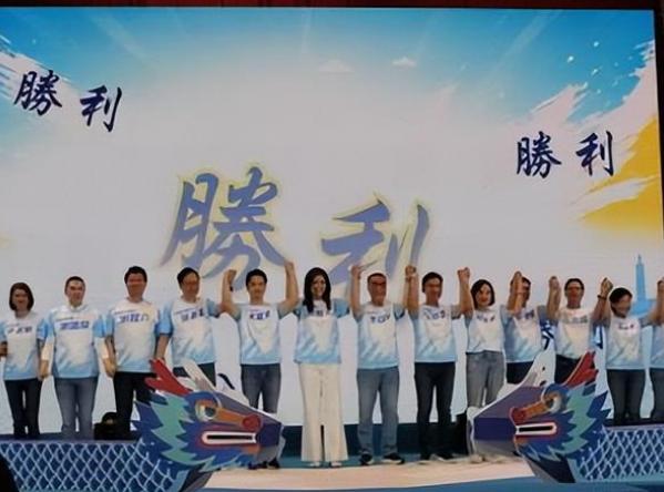 郑丽文最新表态：2028年务必下架民进党！为完成这个目标，郑丽文在搞一件以前国