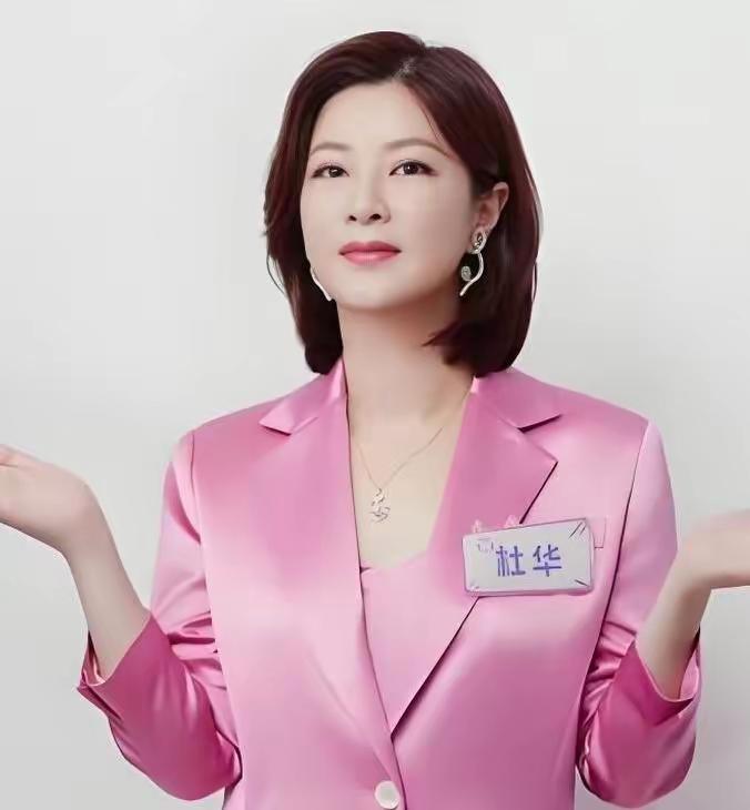 杜华这回真是躺枪躺得结结实实，明明自己什么都没干，却因为旗下艺人李权哲在高铁上的