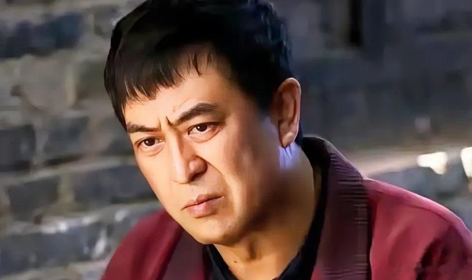 《主角》人心比戏本更凉，剧团深处藏着最刺骨的算计《主角》这段剧情看得人背脊发凉，