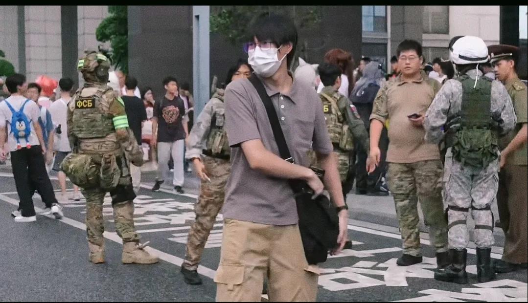 日本青年模仿者