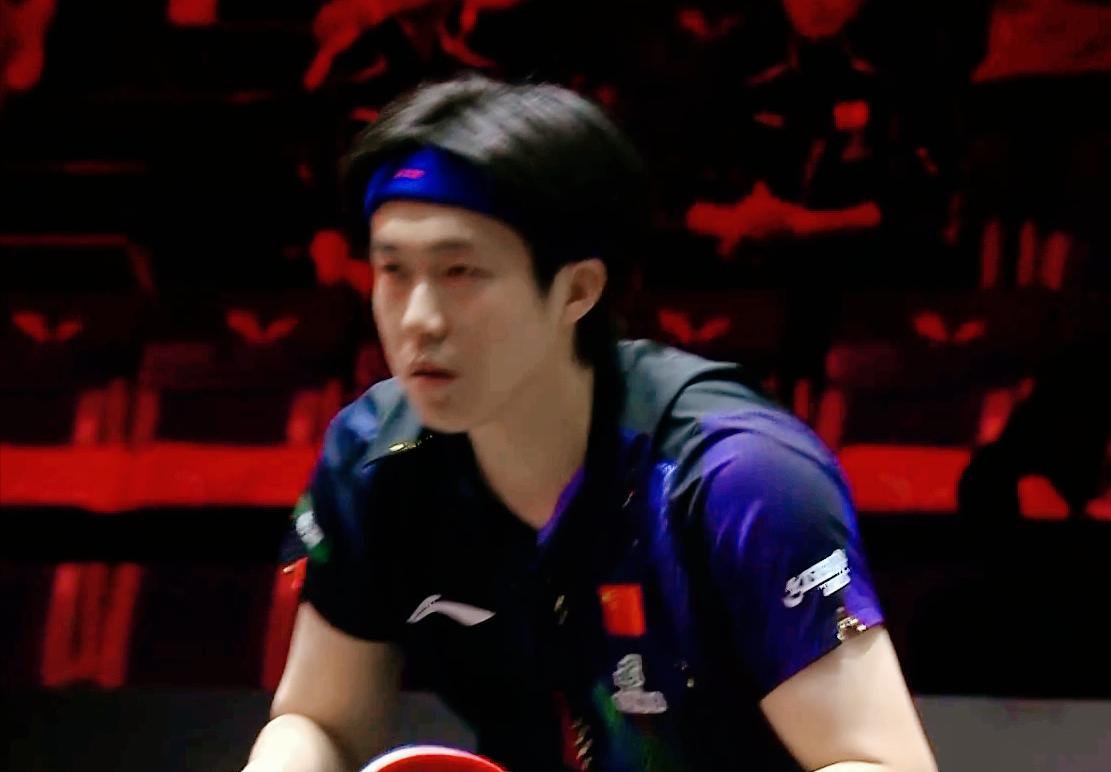 别让对手喘气，是字面意义上的“往死里打”。王楚钦对户上隼辅，就是这么干的。内