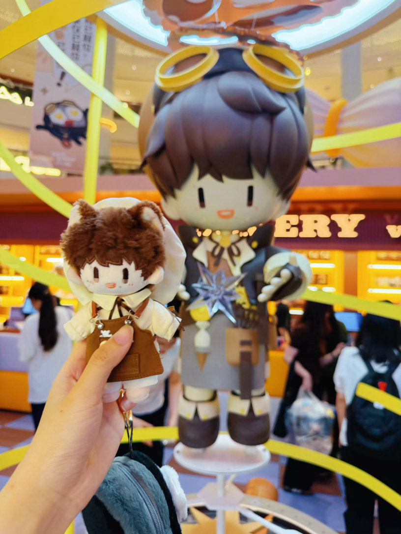 周深终于到我去快闪店啦里面超多萌物明天继续～～周深2026深深的巡回演唱会