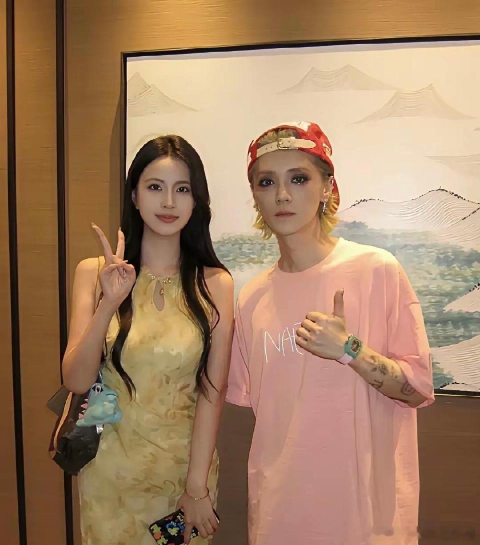 这是鹿晗吗？咋瘦成这样了…