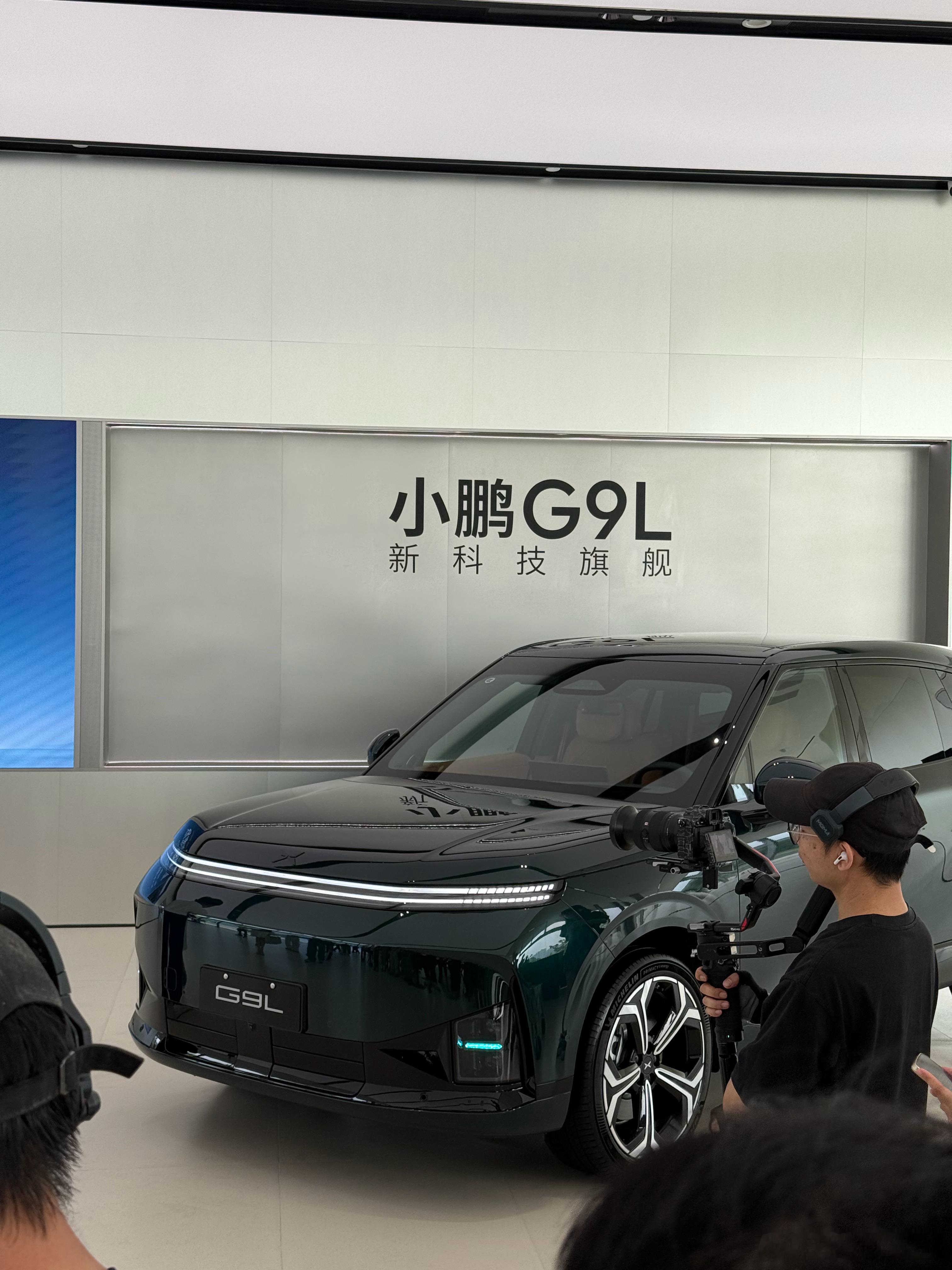 王凤英主动要求为首批车主交车！小鹏G9L正式开启全国交付啦！没想到好几个车主都是
