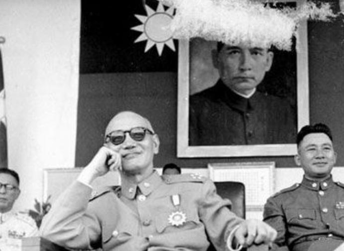 1949年7月，国民党陆军总司令张发奎来找李宗仁，说：“趁蒋介石在广州，我们把他