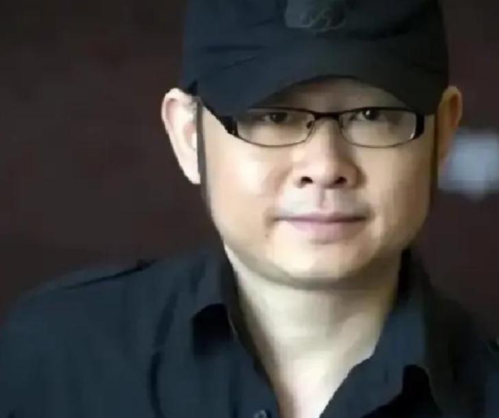 2004年，张艺谋点名要刀郎来捧场，刀郎心里没底拒绝：“我是草根歌手，怕给您丢脸